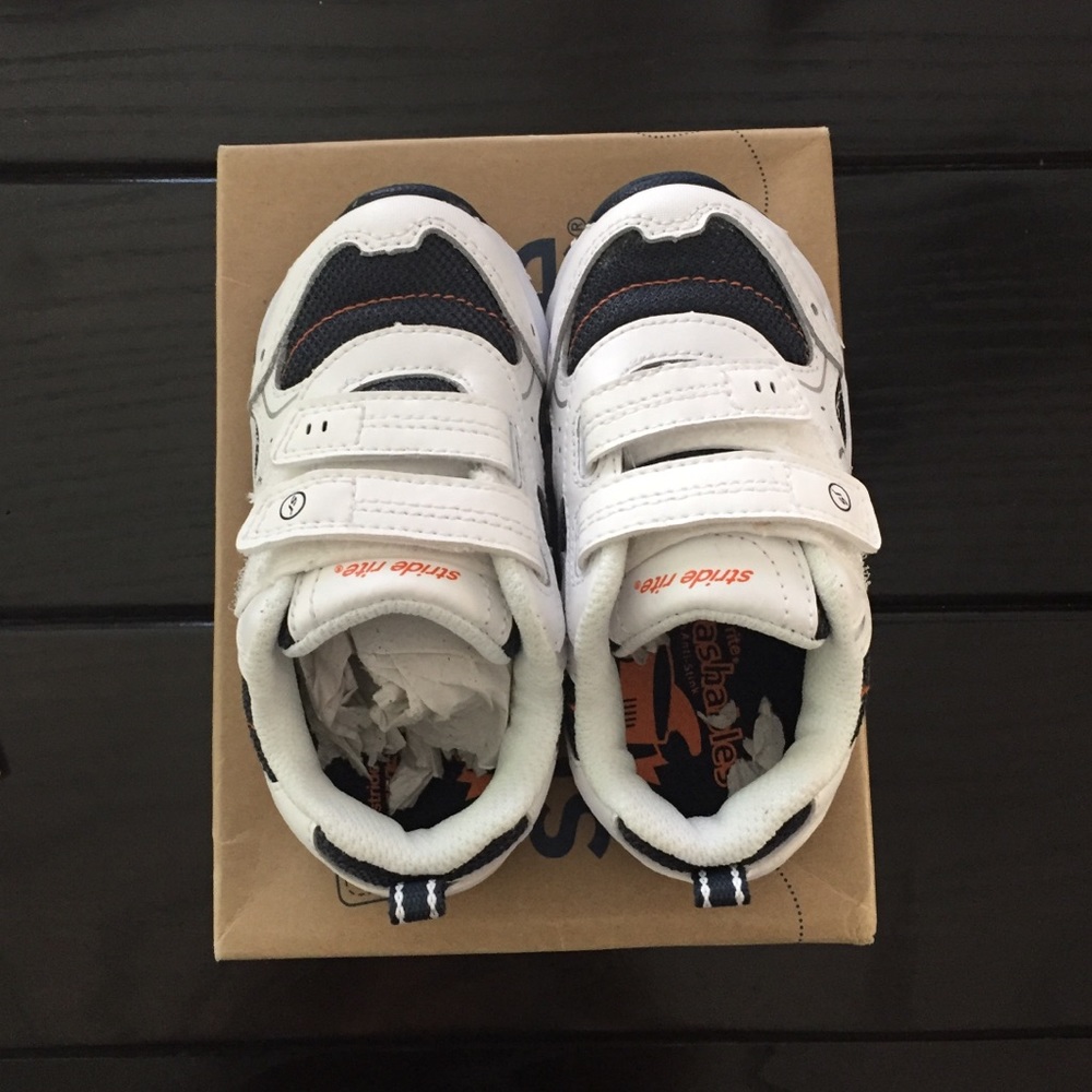 Brand new sz 7.5 WIDE toddler boy stride rites
